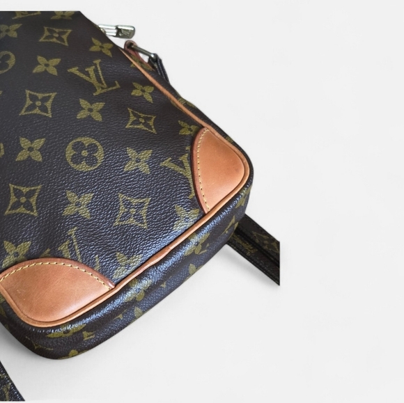 Authentic Louis Vuitton Danube crossbody bag (Unisex) - Picture 3 of 11